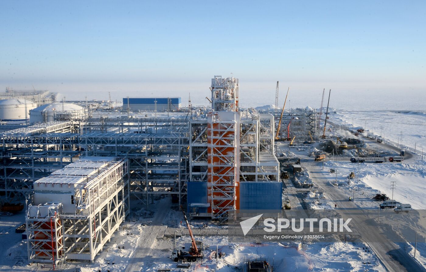 Building liquefied natural gas plant Yamal LNG