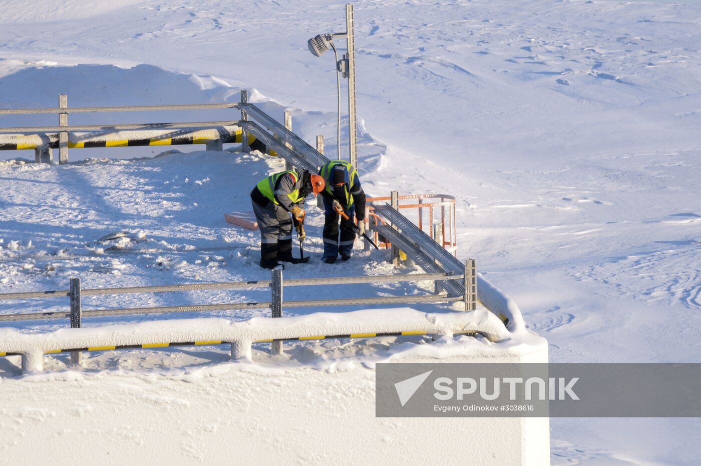 Building liquefied natural gas plant Yamal LNG