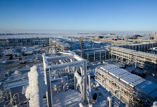 Building liquefied natural gas plant Yamal LNG