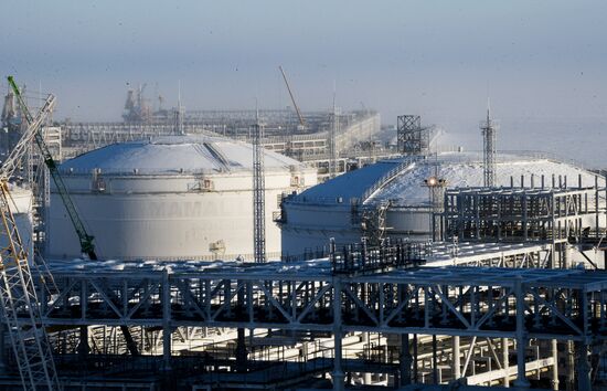 Building liquefied natural gas plant Yamal LNG