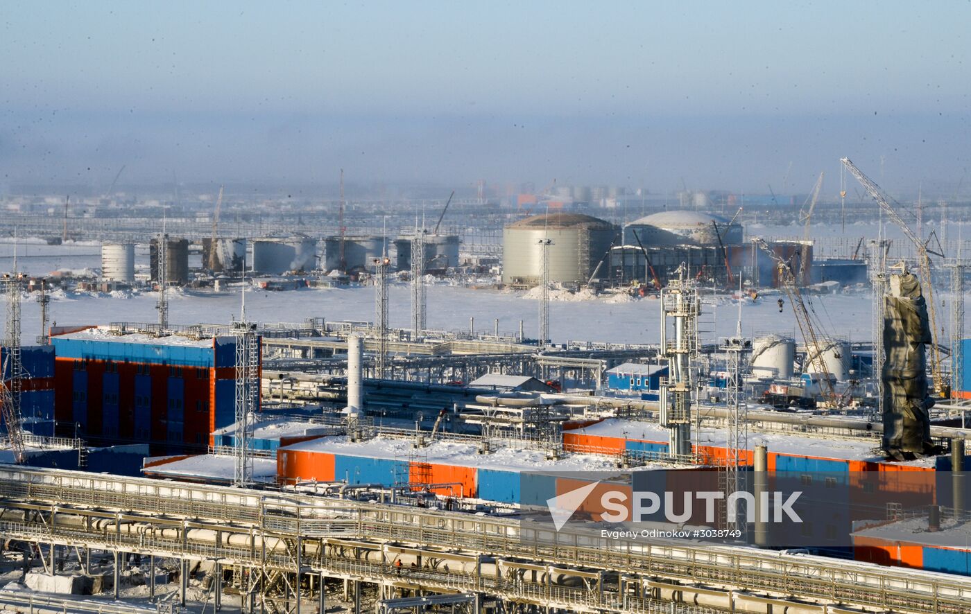 Building liquefied natural gas plant Yamal LNG