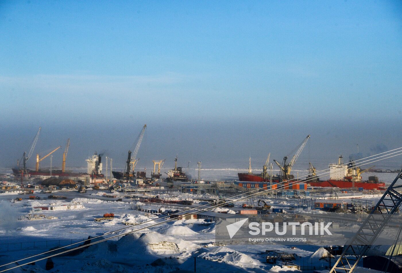 Building liquefied natural gas plant Yamal LNG