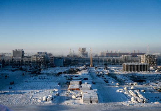 Building liquefied natural gas plant Yamal LNG