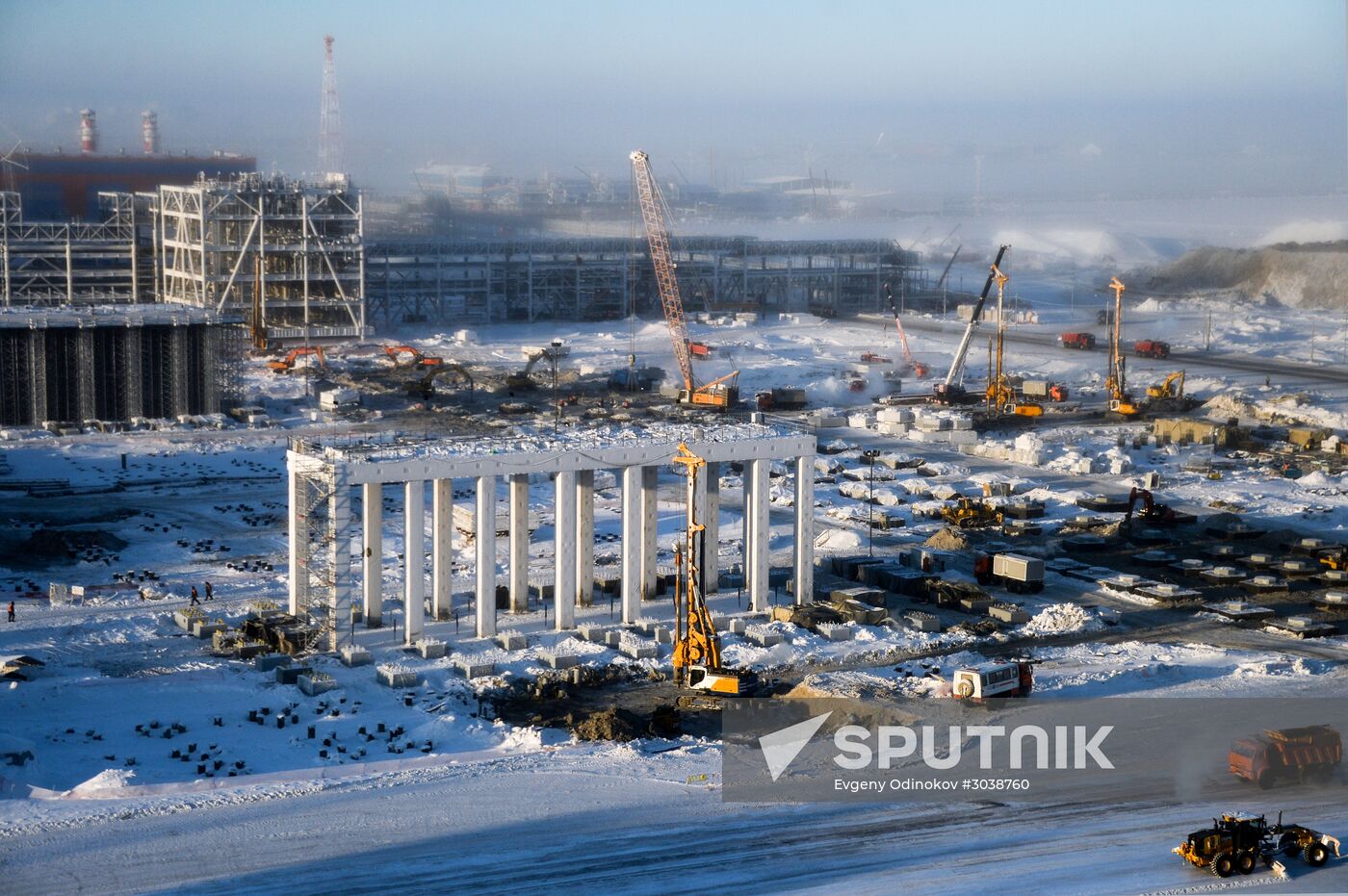 Building liquefied natural gas plant Yamal LNG