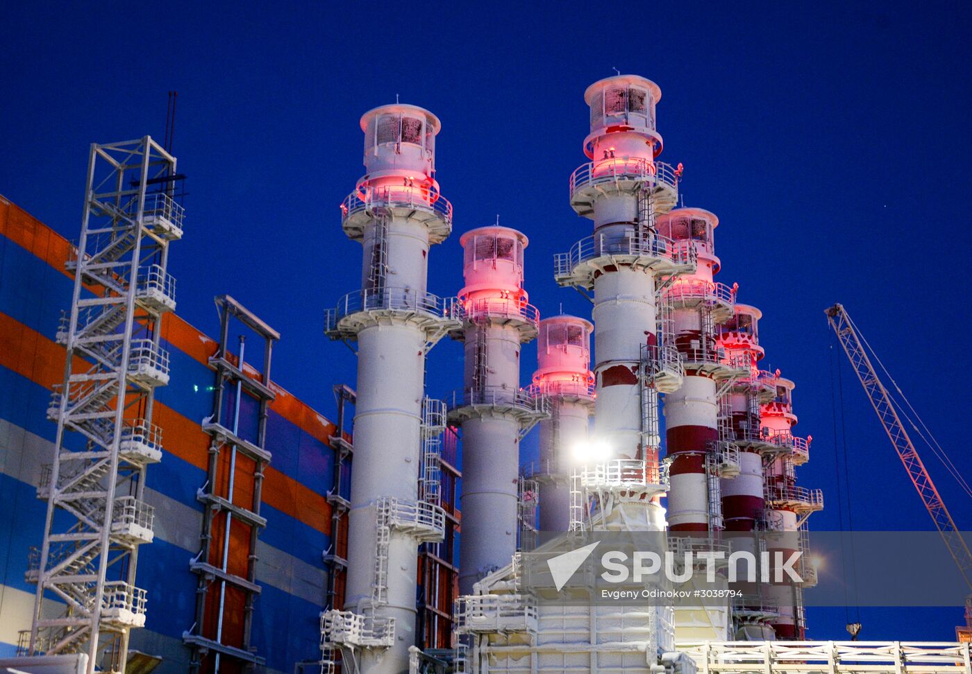 Building liquefied natural gas plant Yamal LNG