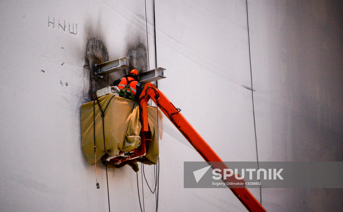 Building liquefied natural gas plant Yamal LNG