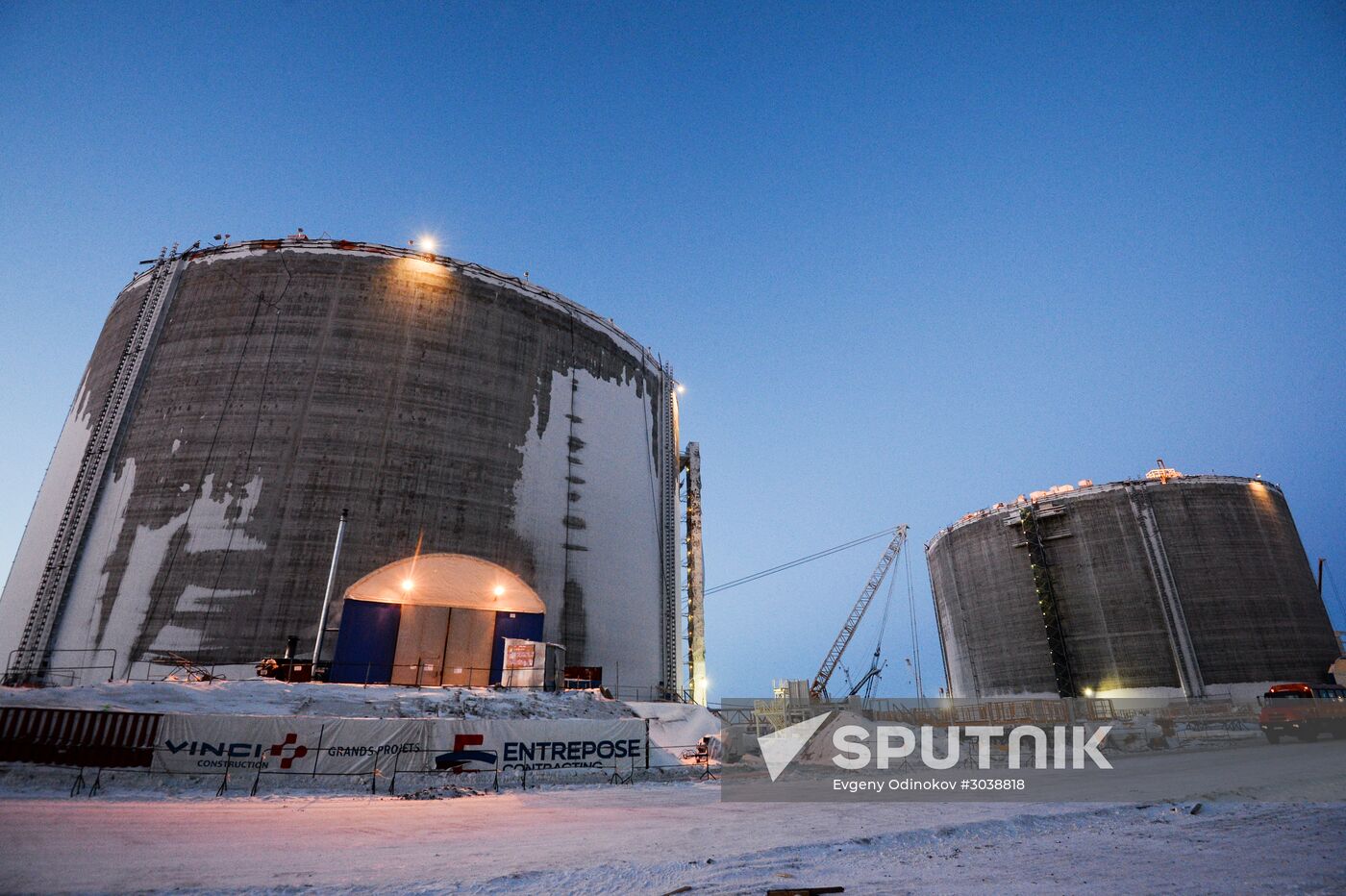 Building liquefied natural gas plant Yamal LNG