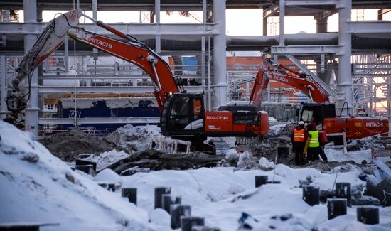 Building liquefied natural gas plant Yamal LNG