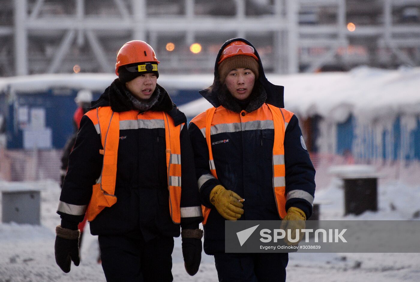 Building liquefied natural gas plant Yamal LNG