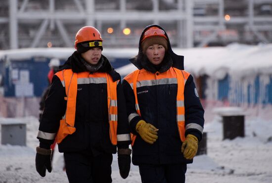 Building liquefied natural gas plant Yamal LNG