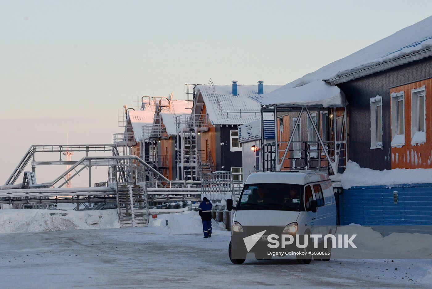 Building liquefied natural gas plant Yamal LNG