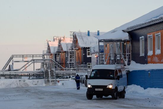 Building liquefied natural gas plant Yamal LNG