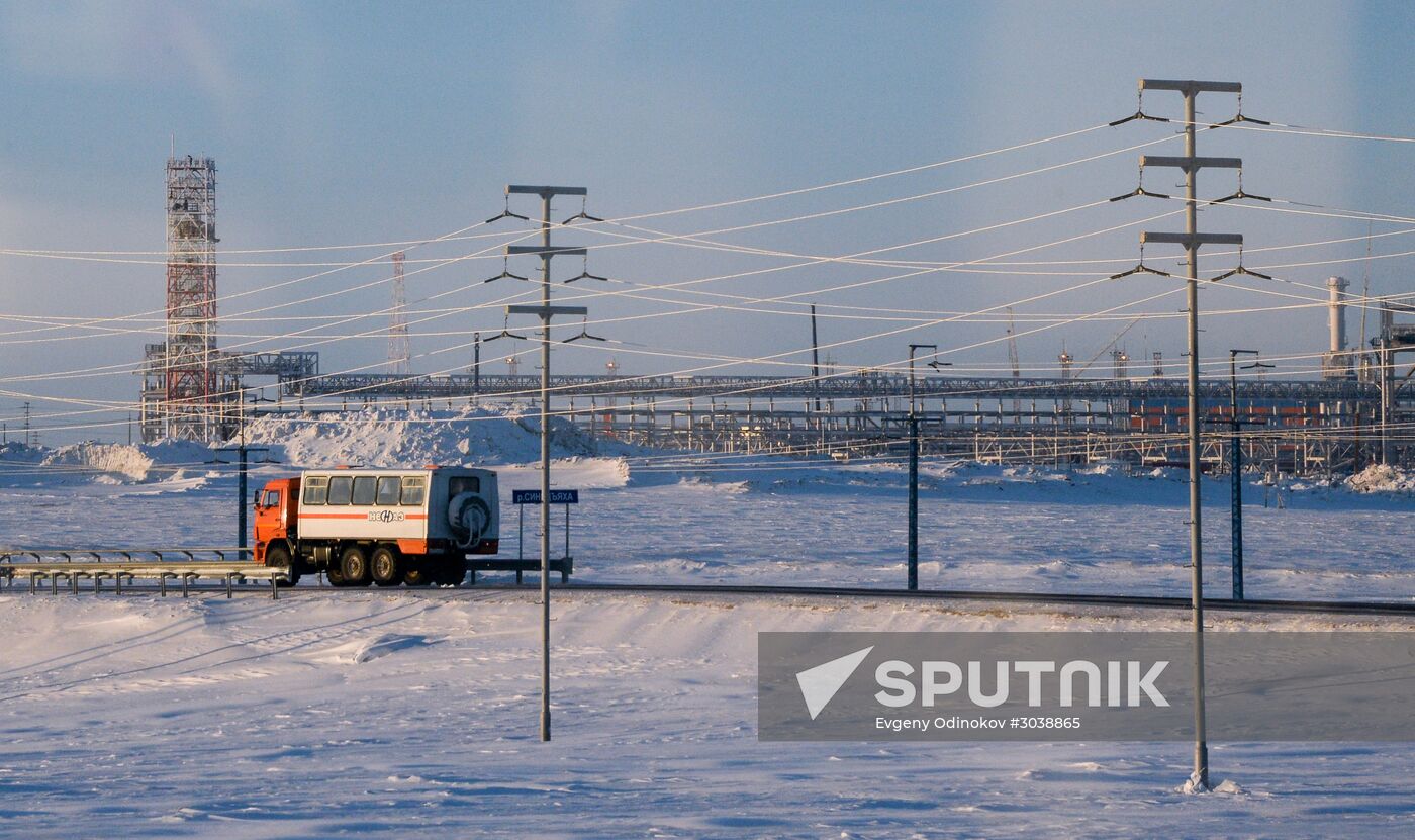 Building liquefied natural gas plant Yamal LNG
