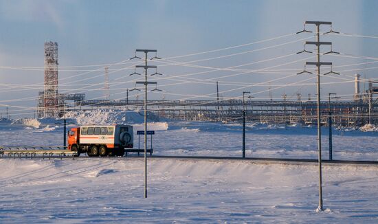 Building liquefied natural gas plant Yamal LNG