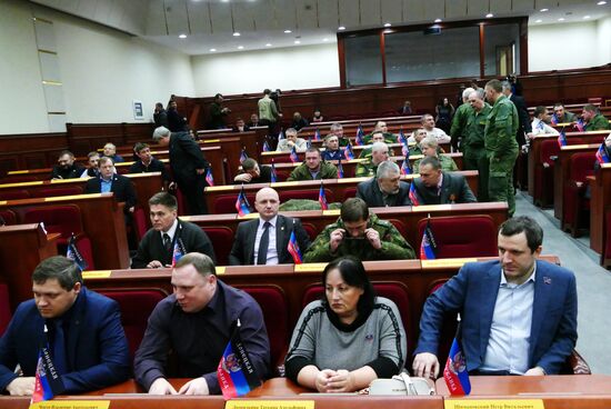 People's Council of the Donetsk People's Republic holds plenary meeting