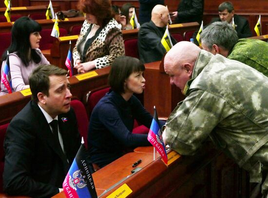 People's Council of the Donetsk People's Republic holds plenary meeting