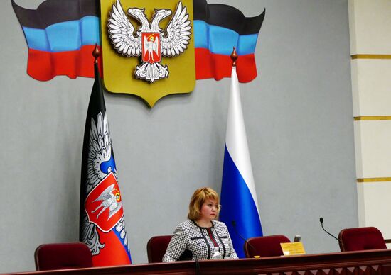People's Council of the Donetsk People's Republic holds plenary meeting