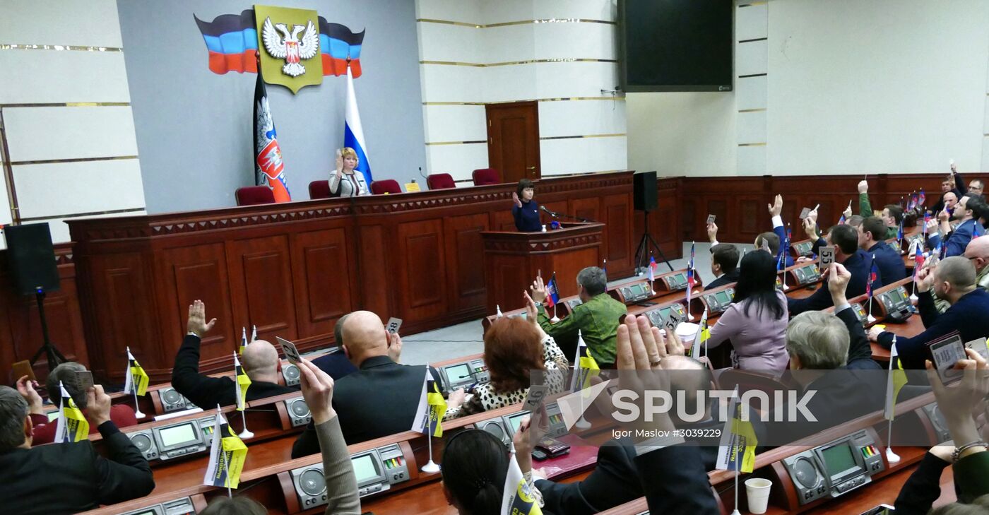 People's Council of the Donetsk People's Republic holds plenary meeting