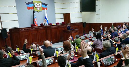 People's Council of the Donetsk People's Republic holds plenary meeting