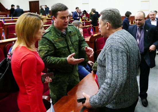 People's Council of the Donetsk People's Republic holds plenary meeting