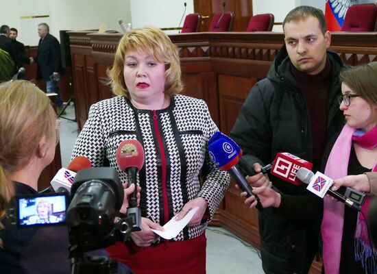 People's Council of the Donetsk People's Republic holds plenary meeting