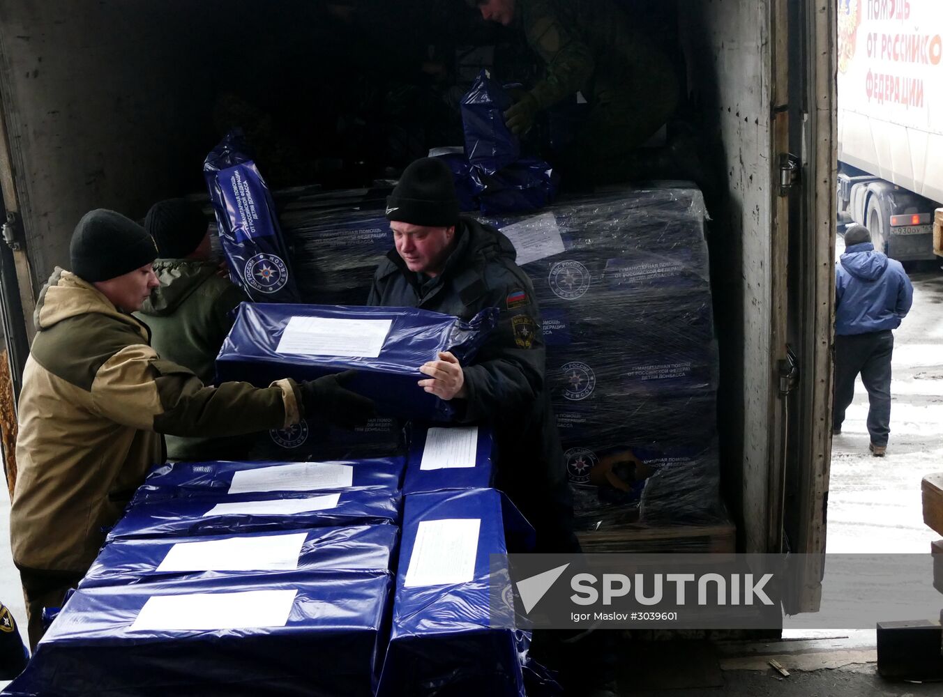 61st Russian humanitarian convoy arrives to Donetsk