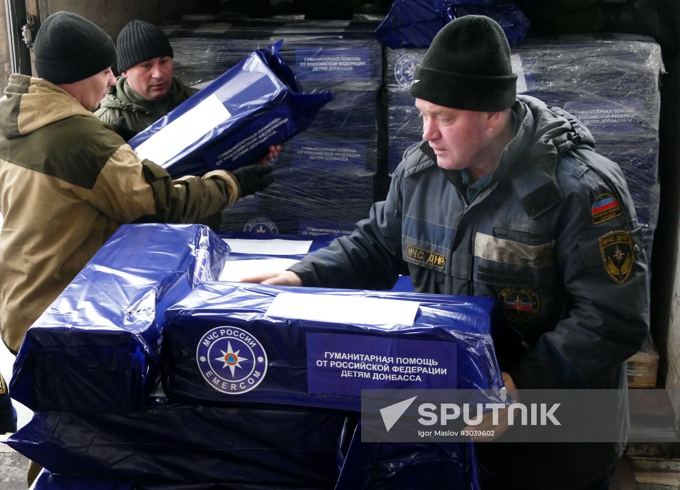 61st Russian humanitarian convoy arrives to Donetsk