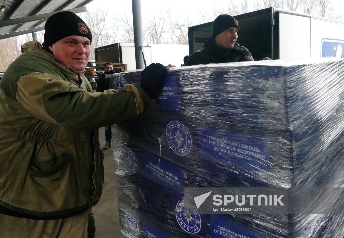 61st Russian humanitarian convoy arrives to Donetsk