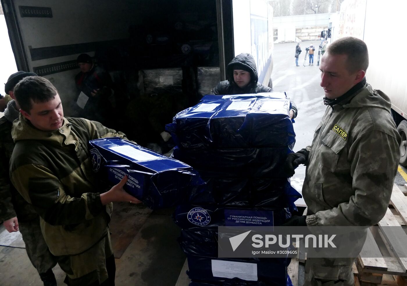 61st Russian humanitarian convoy arrives to Donetsk