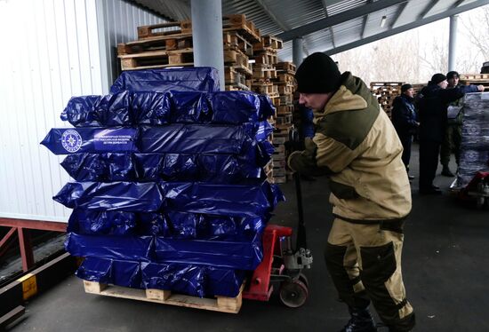 61st Russian humanitarian convoy arrives to Donetsk