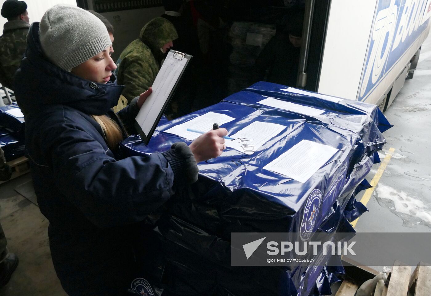 61st Russian humanitarian convoy arrives to Donetsk