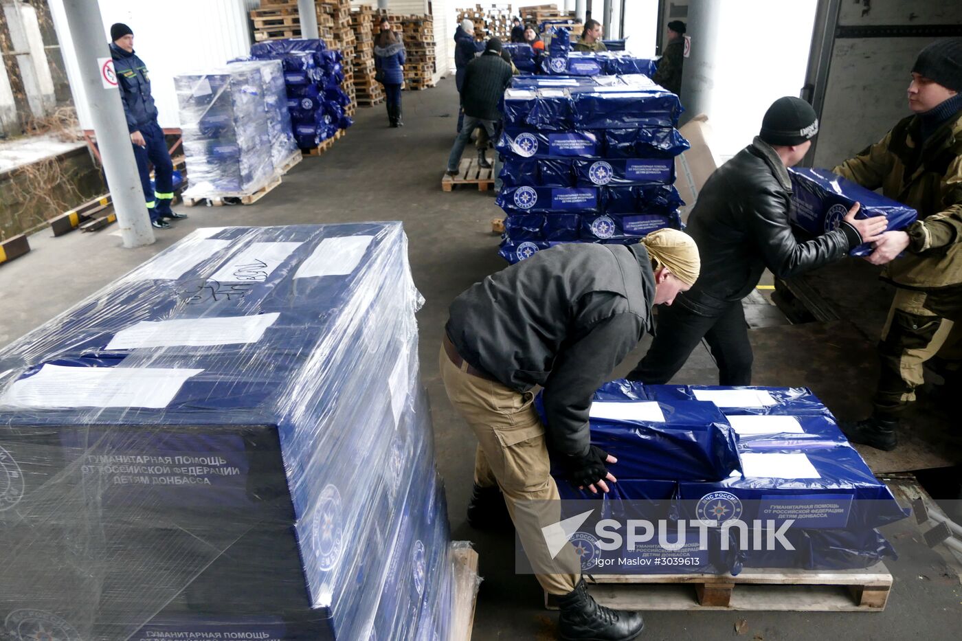 61st Russian humanitarian convoy arrives to Donetsk