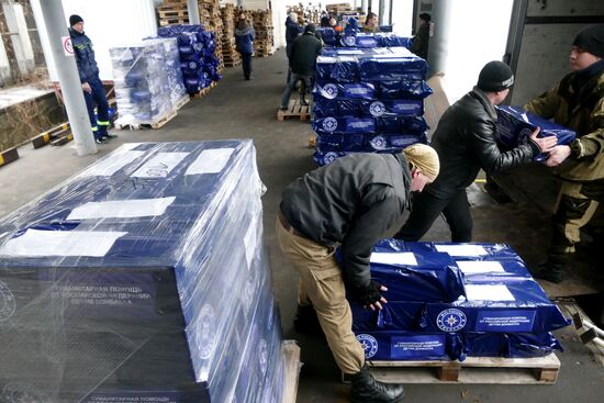 61st Russian humanitarian convoy arrives to Donetsk