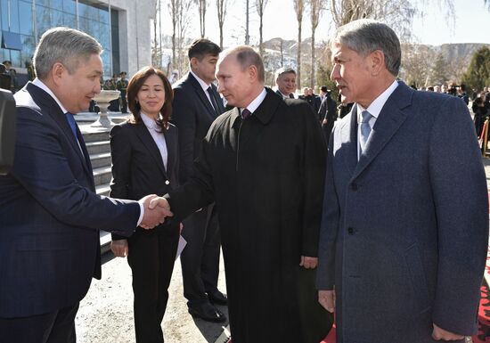 Vladimir Putin pays official visit to Kyrgyzstan\