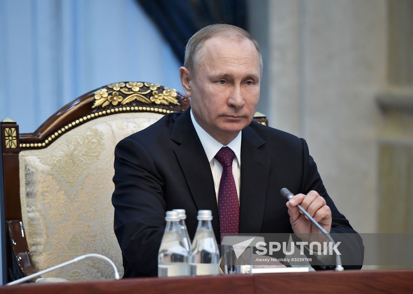 Vladimir Putin pays official visit to Kyrgyzstan\