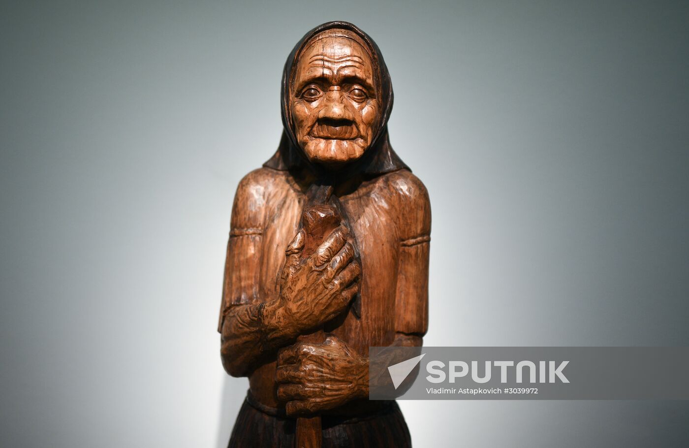 "Muzhiki i Baby" exhibition on display