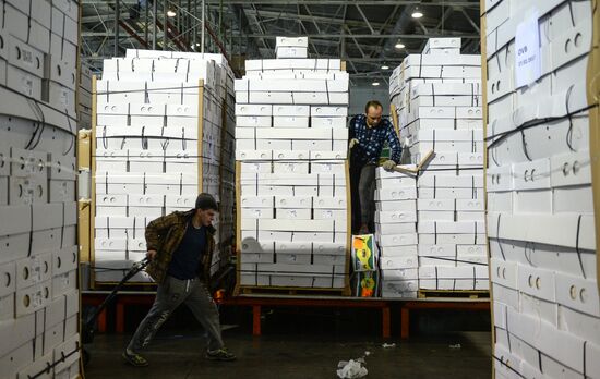 Frower shipped from Holland for March 8
