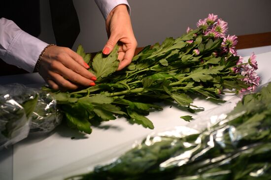 Frower shipped from Holland for March 8