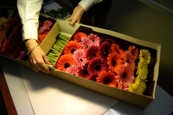 Frower shipped from Holland for March 8