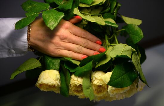 Frower shipped from Holland for March 8