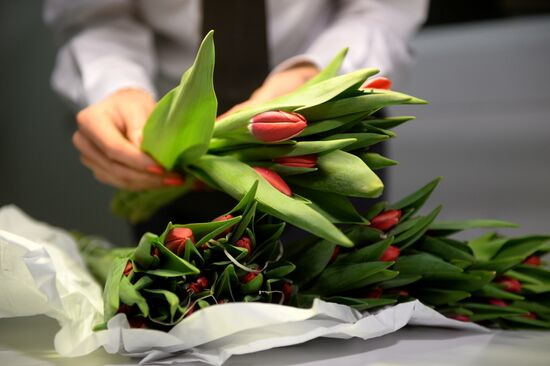 Frower shipped from Holland for March 8