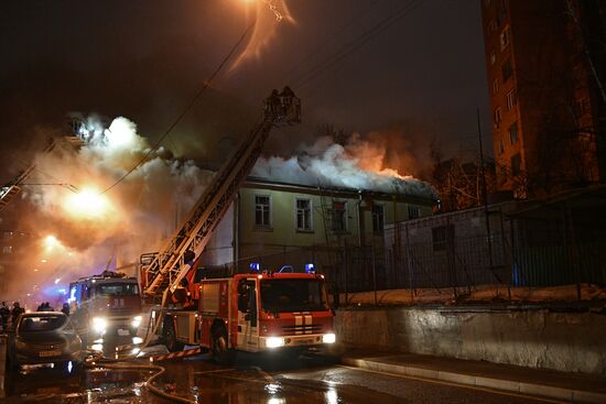 Moscow's 18th century mansion catches fire