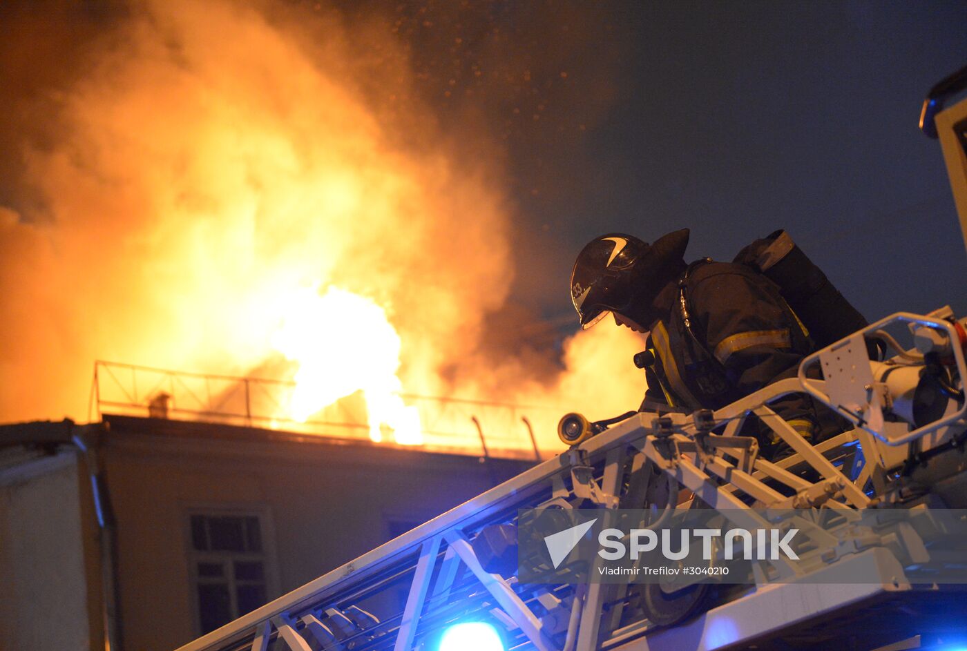 Moscow's 18th century mansion catches fire
