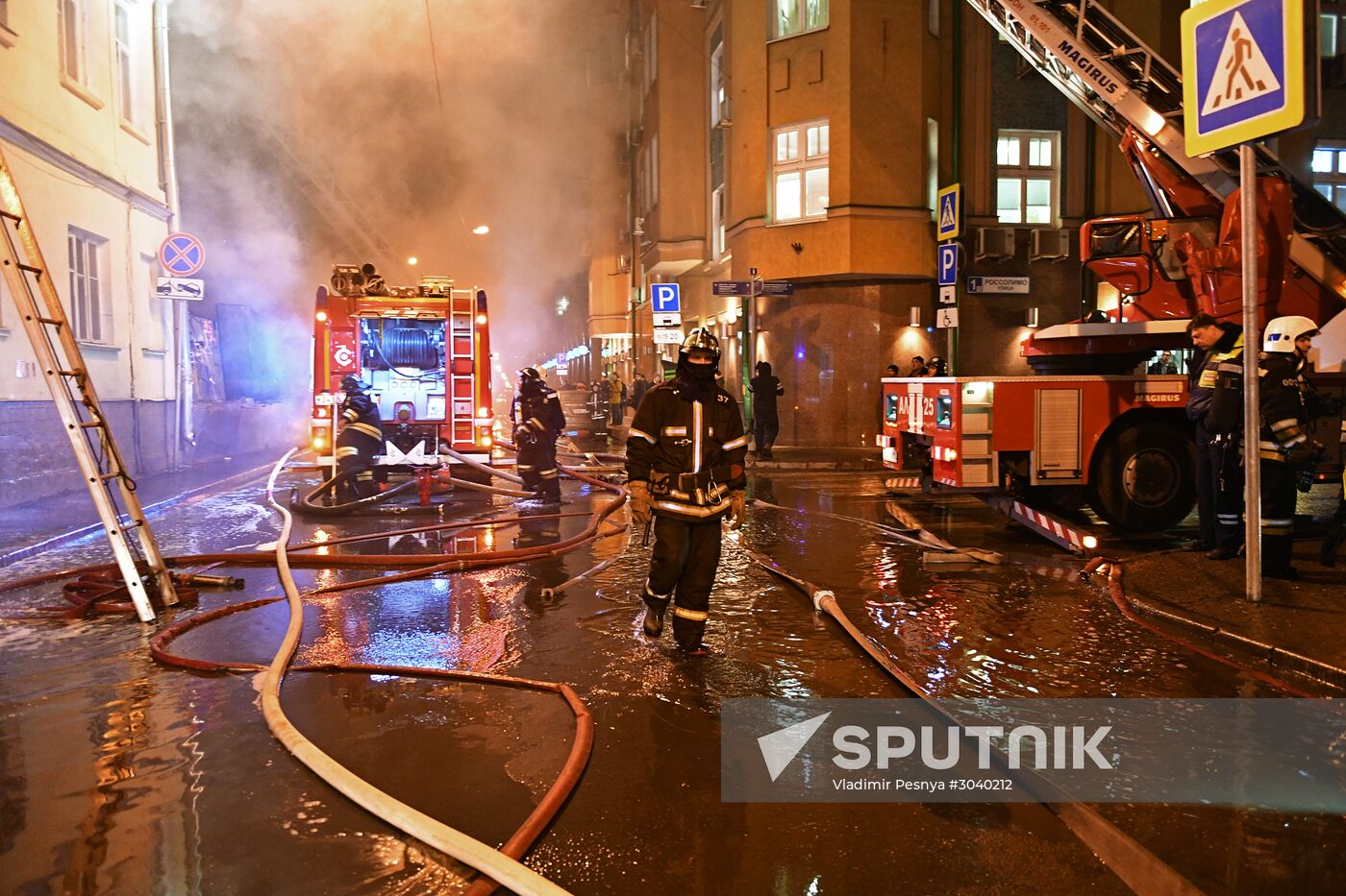 Moscow's 18th century mansion catches fire