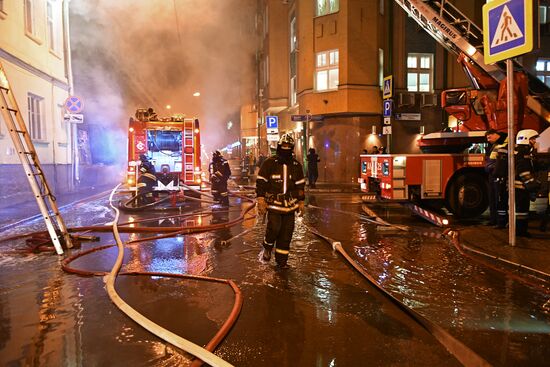 Moscow's 18th century mansion catches fire