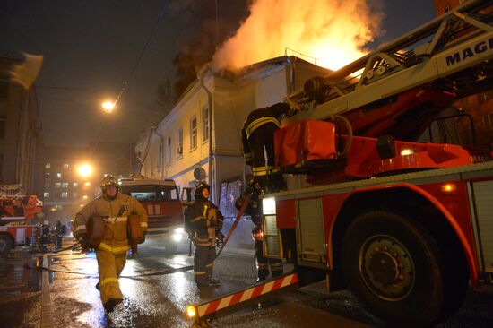 Moscow's 18th century mansion catches fire