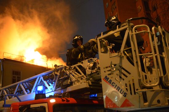 Moscow's 18th century mansion catches fire