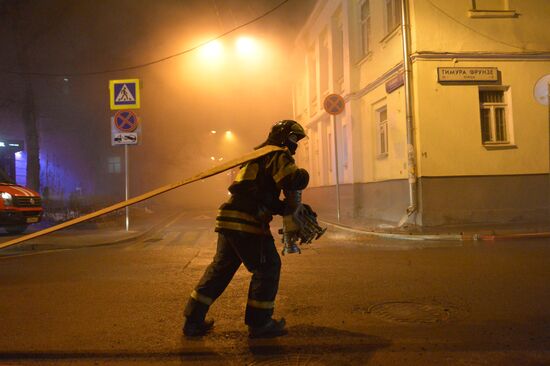 Moscow's 18th century mansion catches fire