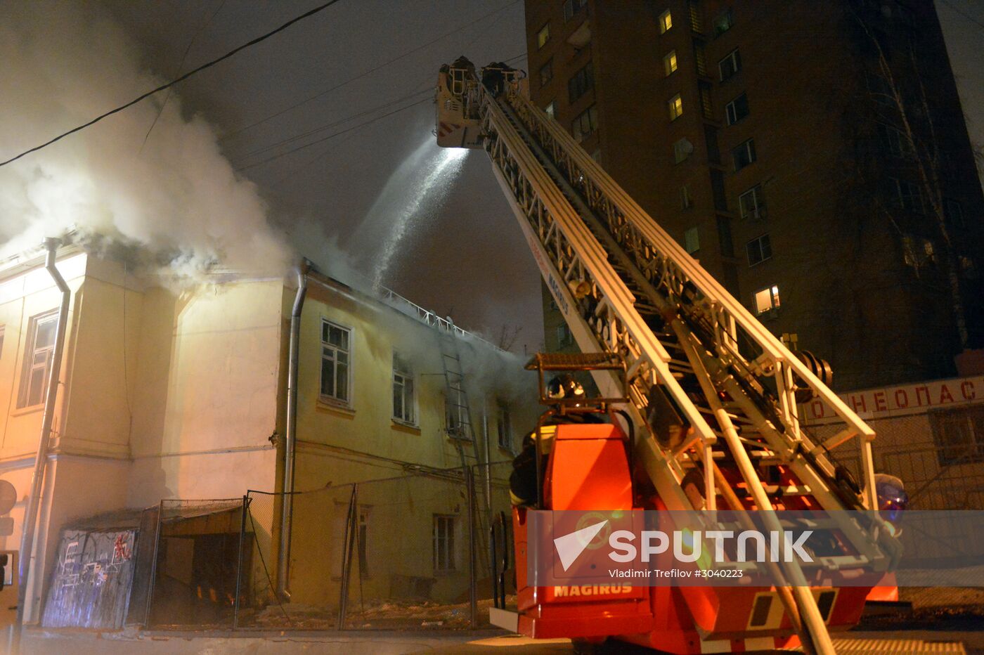 Moscow's 18th century mansion catches fire