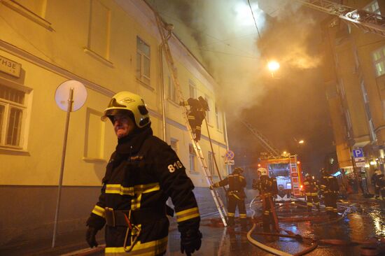 Moscow's 18th century mansion catches fire